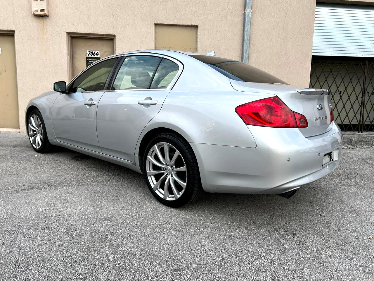 Used 2013 INFINITI G37 x Sedan w/ Premium Pkg image 3