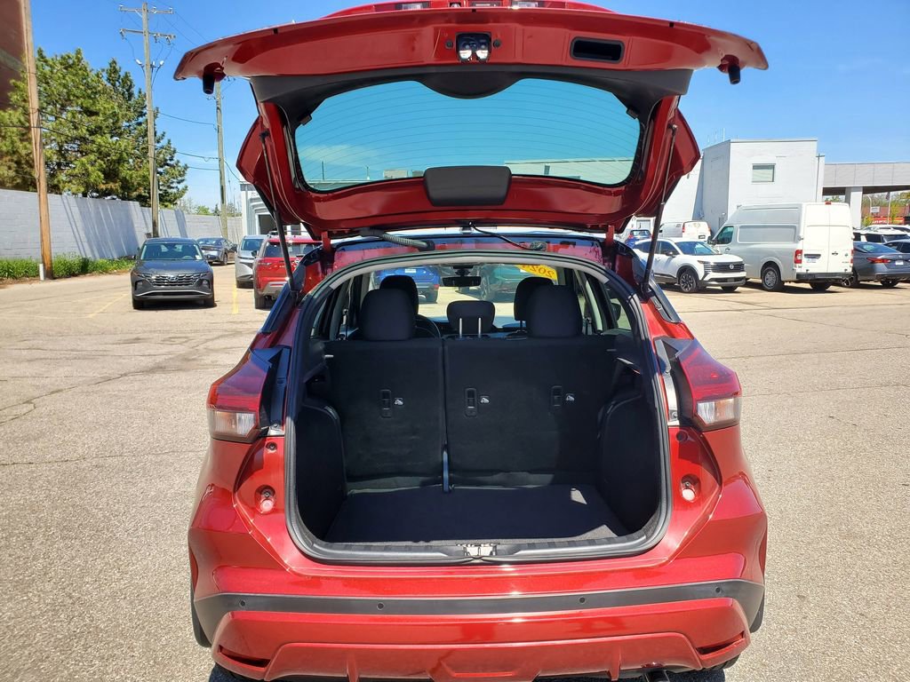 Used 2024 Nissan Kicks SV w/ Interior Electronics Package FWD image 9