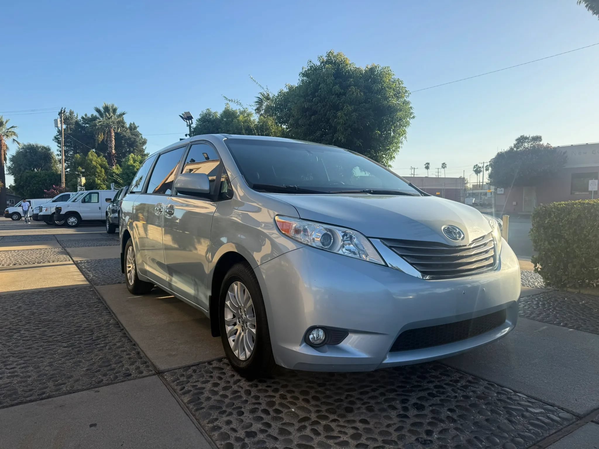 Used 2017 Toyota Sienna XLE w/ XLE Navigation Package FWD image 17