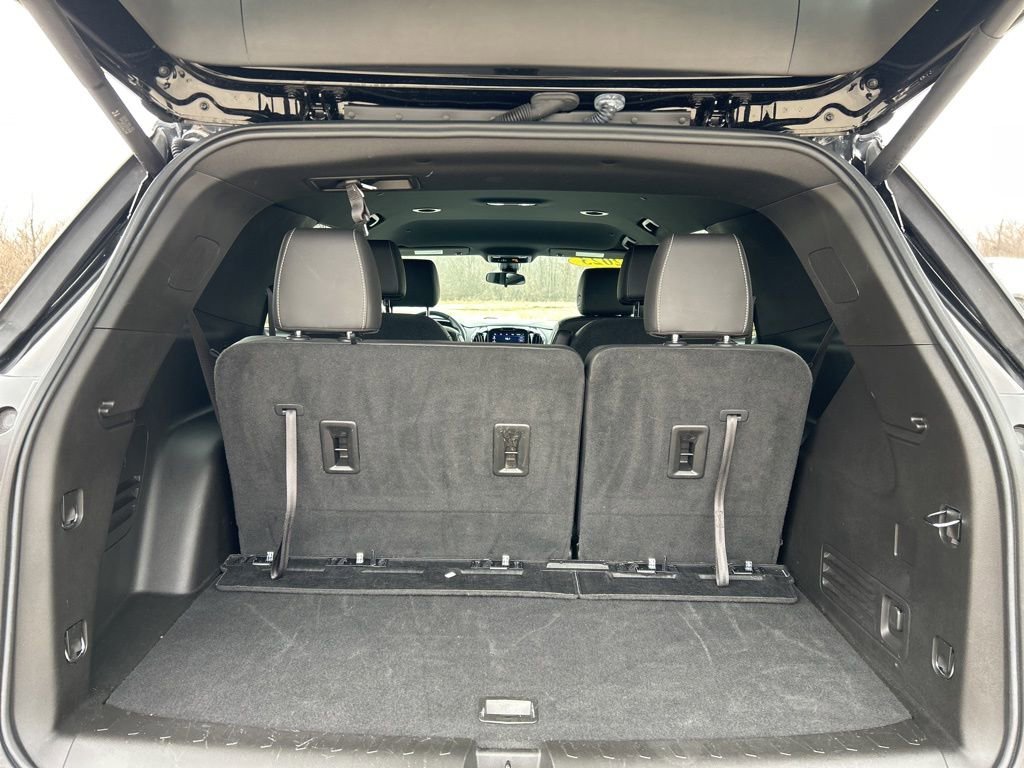 Used 2023 Chevrolet Traverse LT image 14