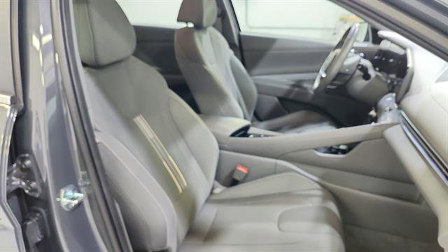 Used 2025 Hyundai Elantra SEL FWD image 27