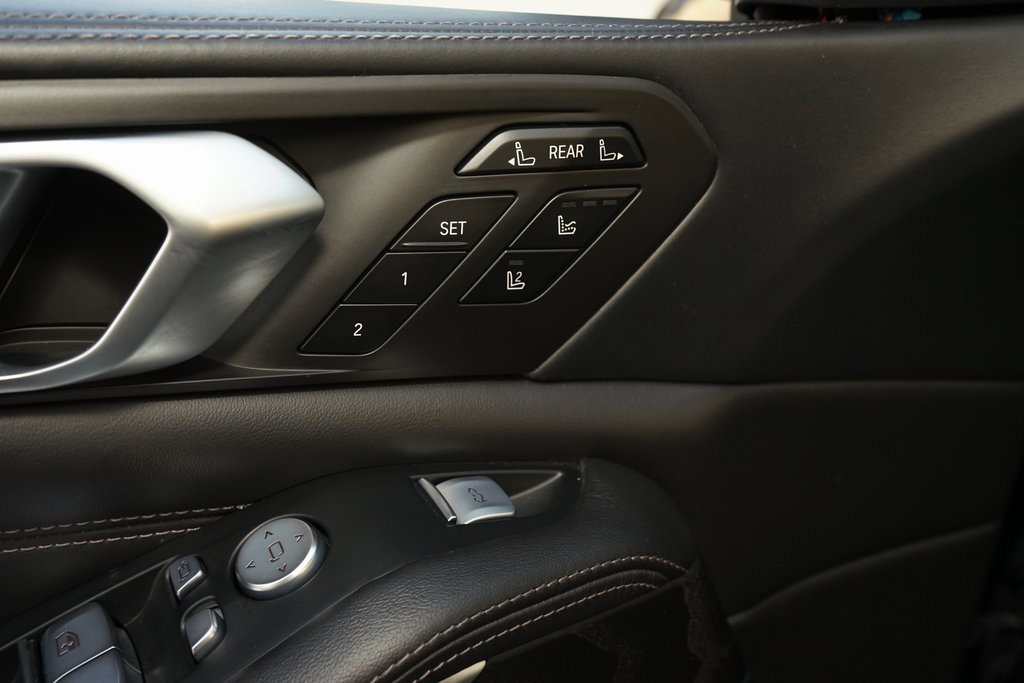 Used 2021 BMW X7 M50i image 29