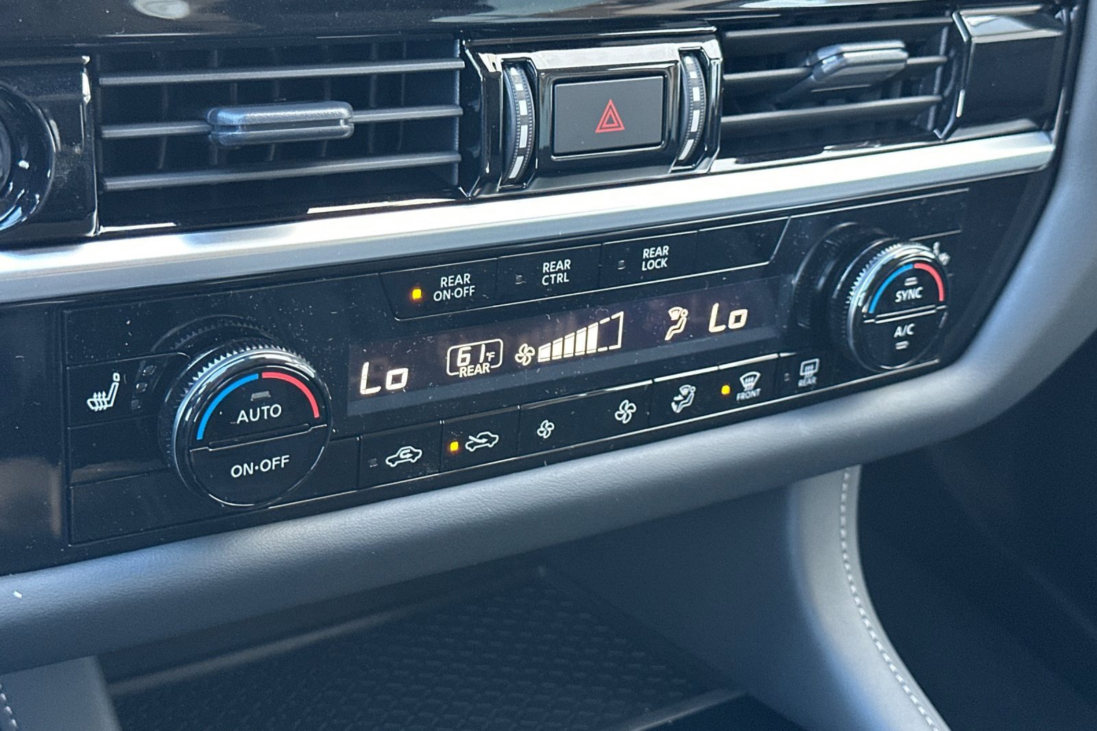 New 2025 Nissan Pathfinder SV w/ Black Appearance Package image 18