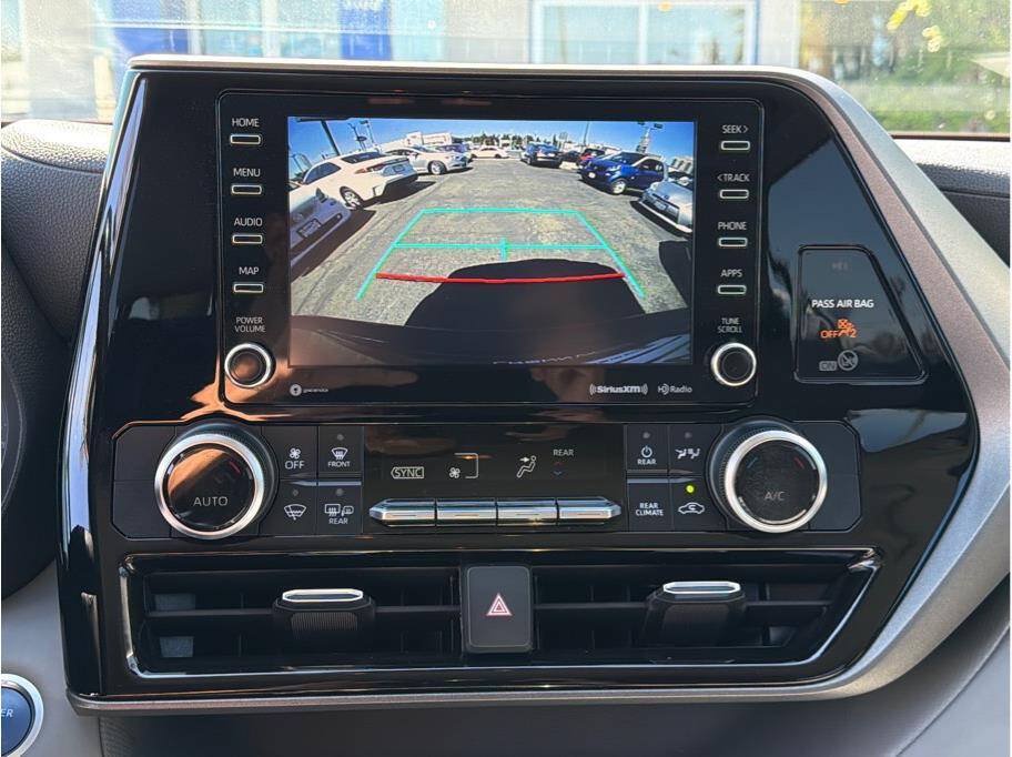 Used 2020 Toyota Highlander LE FWD image 10