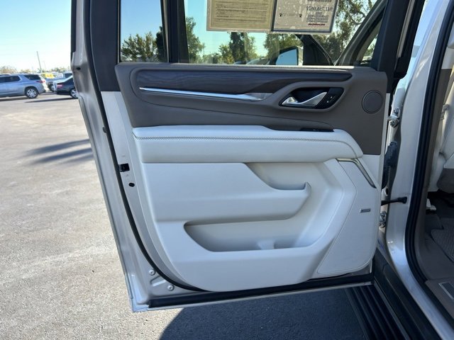 Used 2021 GMC Yukon XL Denali w/ Denali Premium Package image 13