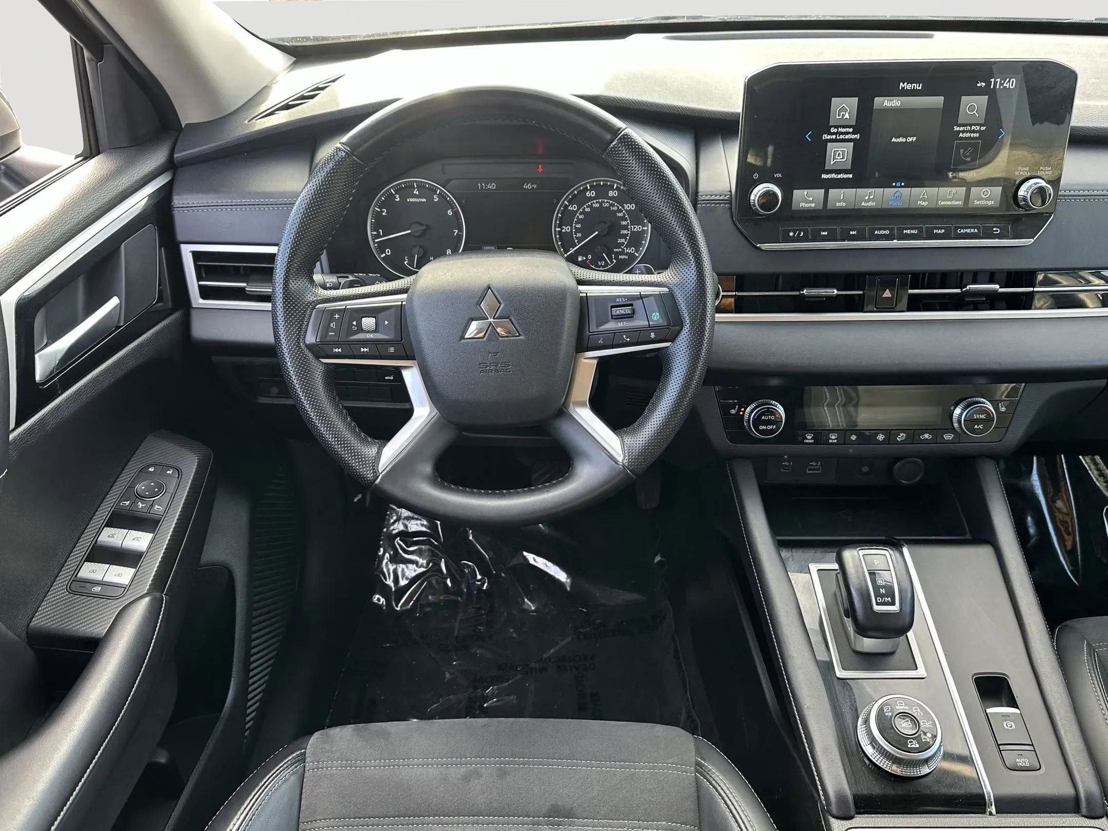 Used 2024 Mitsubishi Outlander SE Black Edition image 18