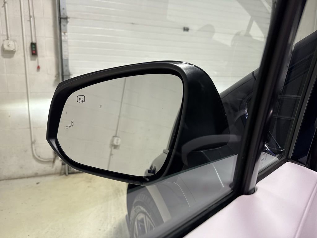 Used 2025 Toyota Sienna XSE image 18