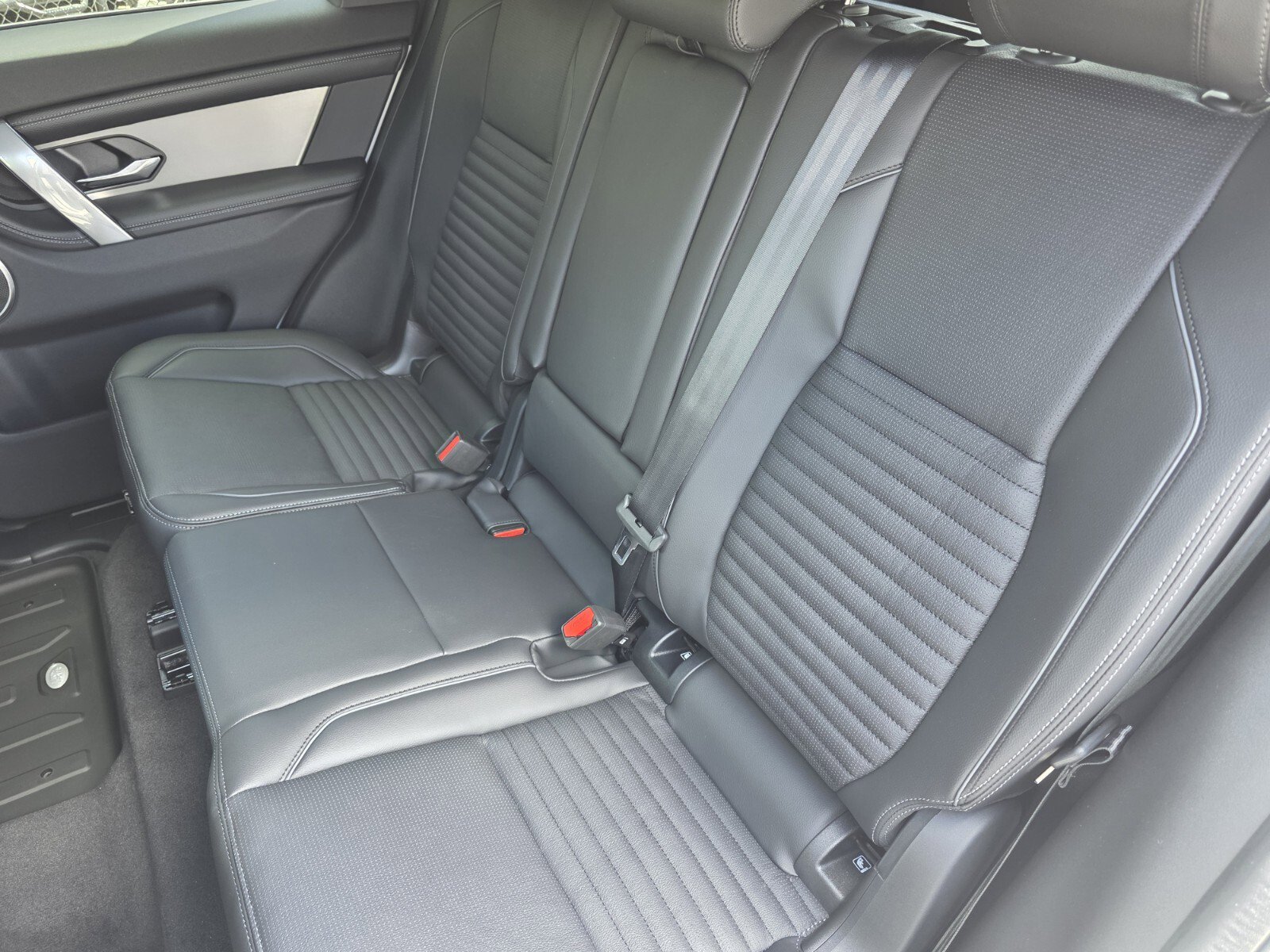 New 2026 Land Rover Discovery Sport Landmark image 12