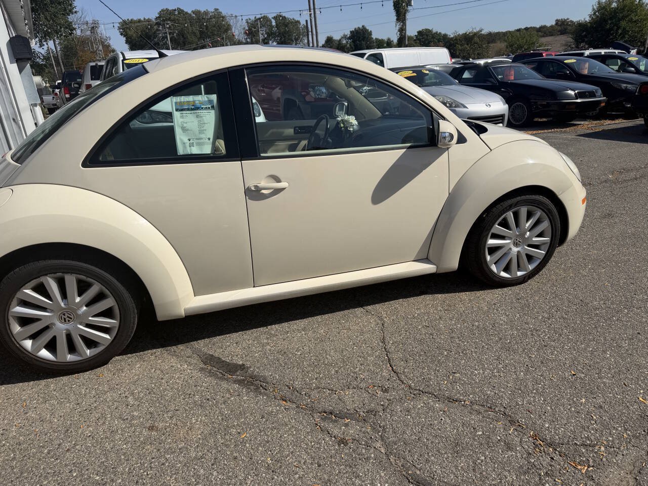 Used 2008 Volkswagen Beetle S FWD image 4