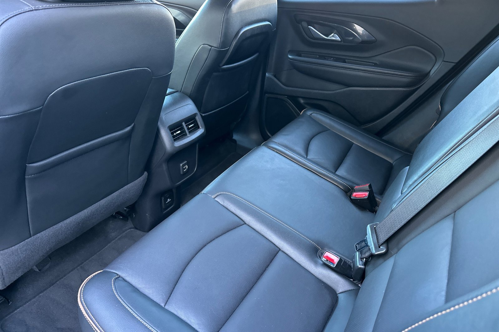 Used 2023 GMC Terrain AT4 image 12