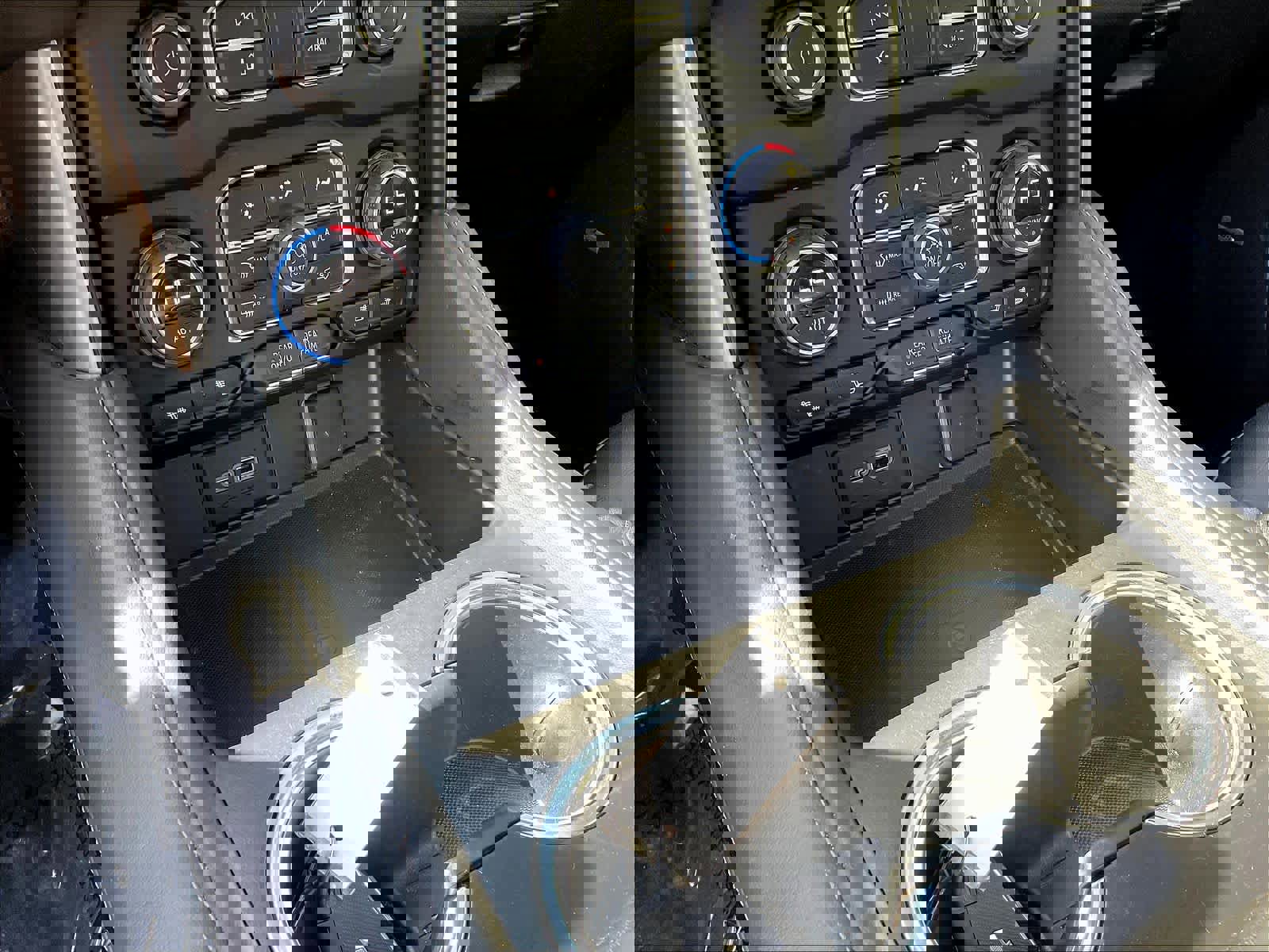 Used 2024 Chevrolet Suburban Z71 w/ Luxury Package image 37