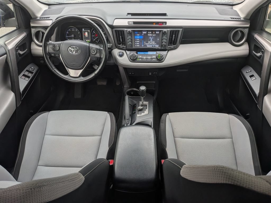 Used 2018 Toyota RAV4 XLE FWD image 23