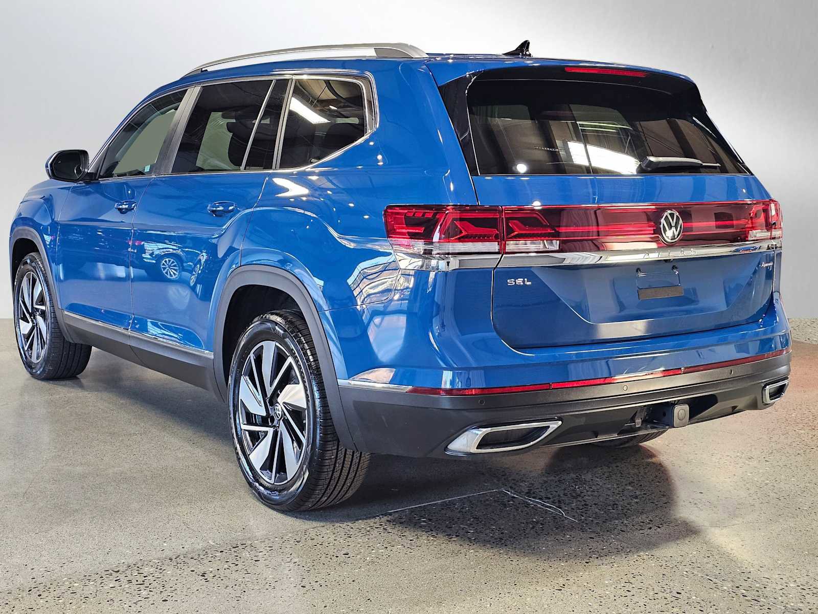 Used 2025 Volkswagen Atlas SEL image 5