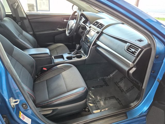Used 2017 Toyota Camry SE FWD image 5