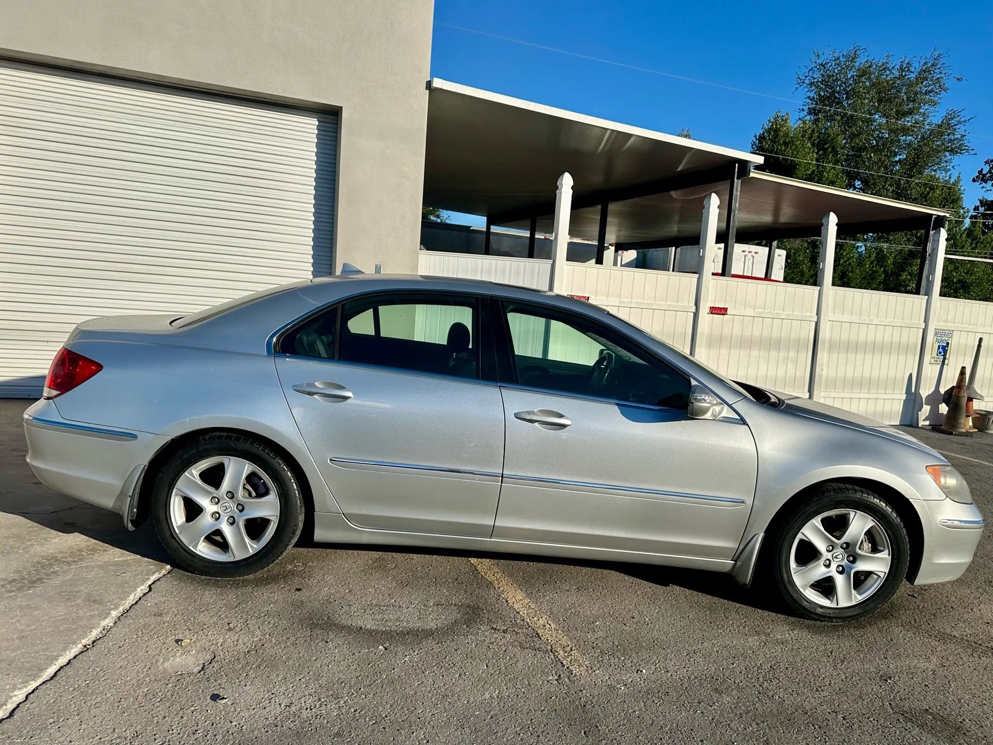 Used 2005 Acura RL AWD/4WD image 2