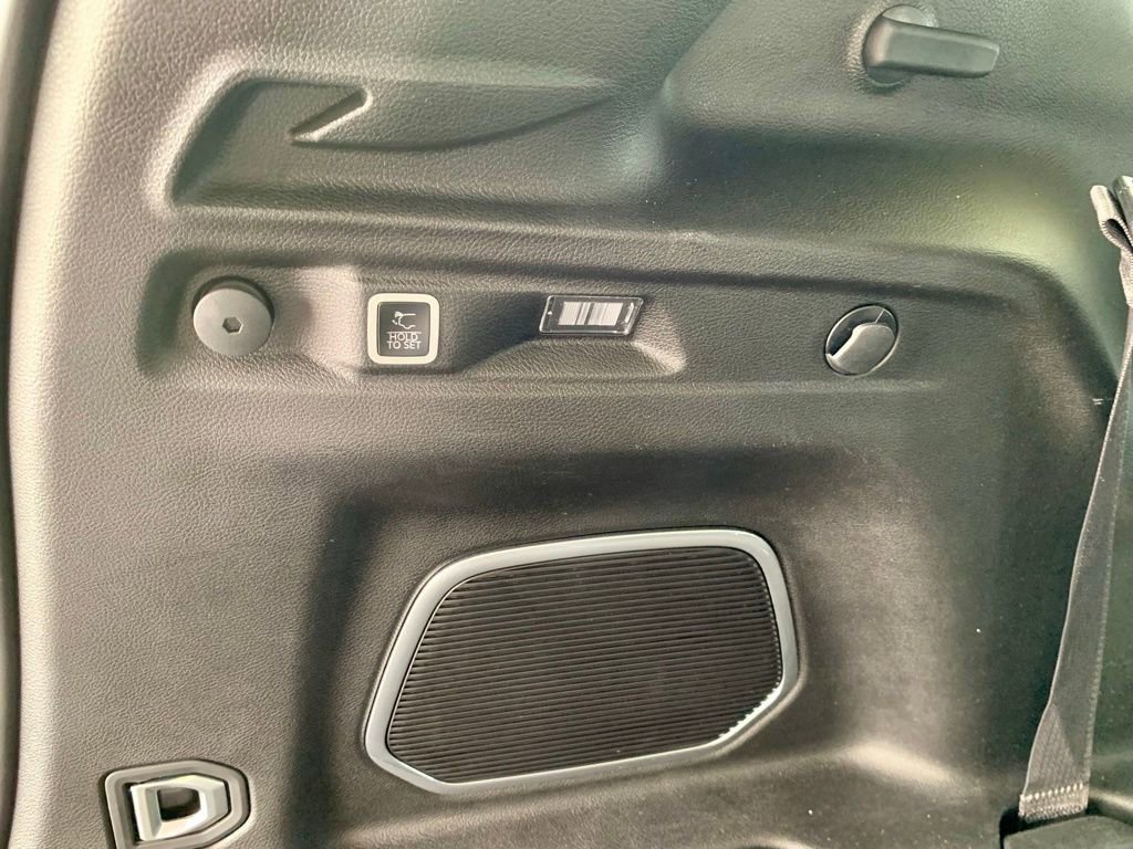 Used 2022 Jeep Grand Cherokee L Limited AWD/4WD image 26