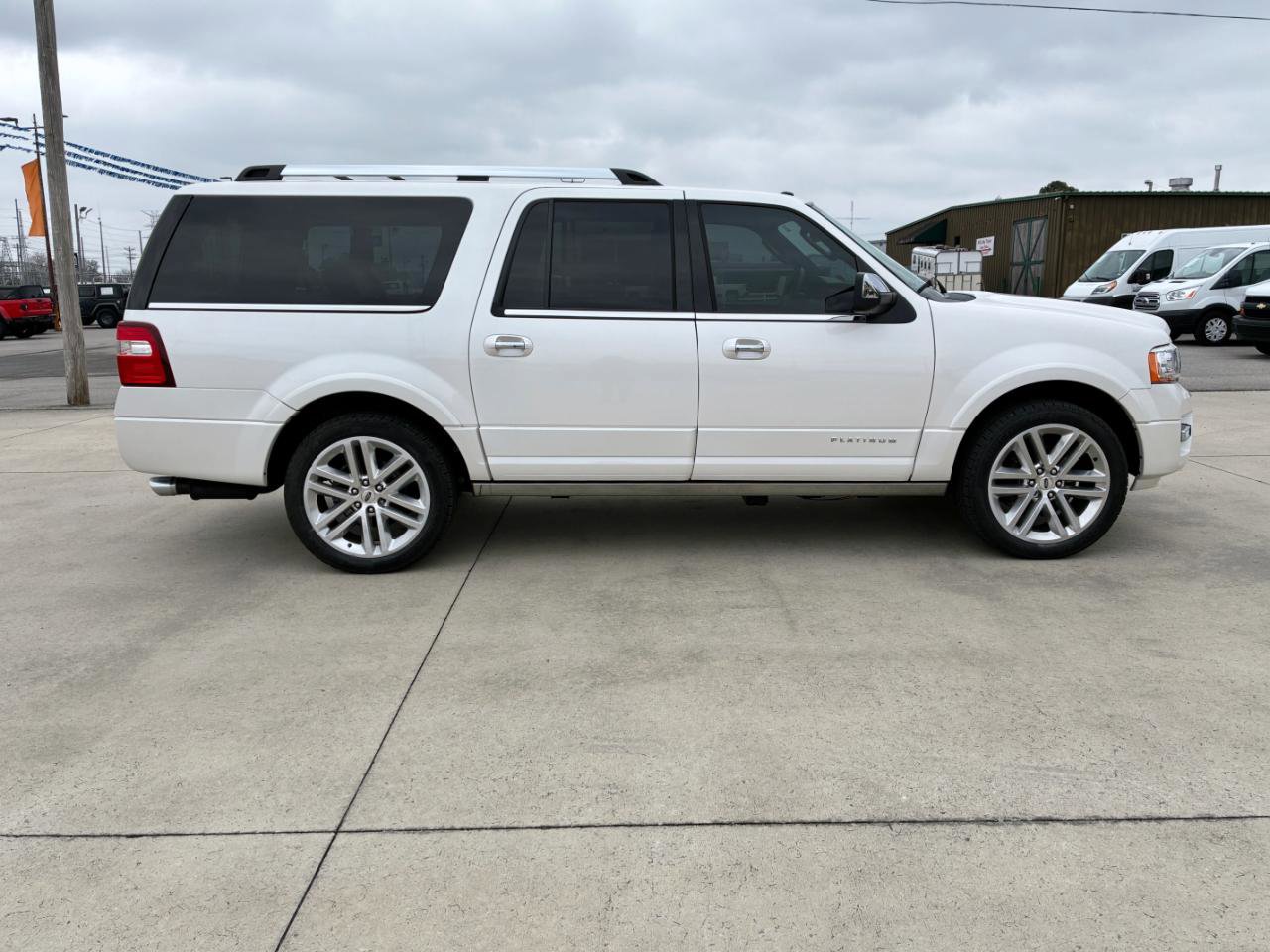 Used 2017 Ford Expedition EL Platinum image 5