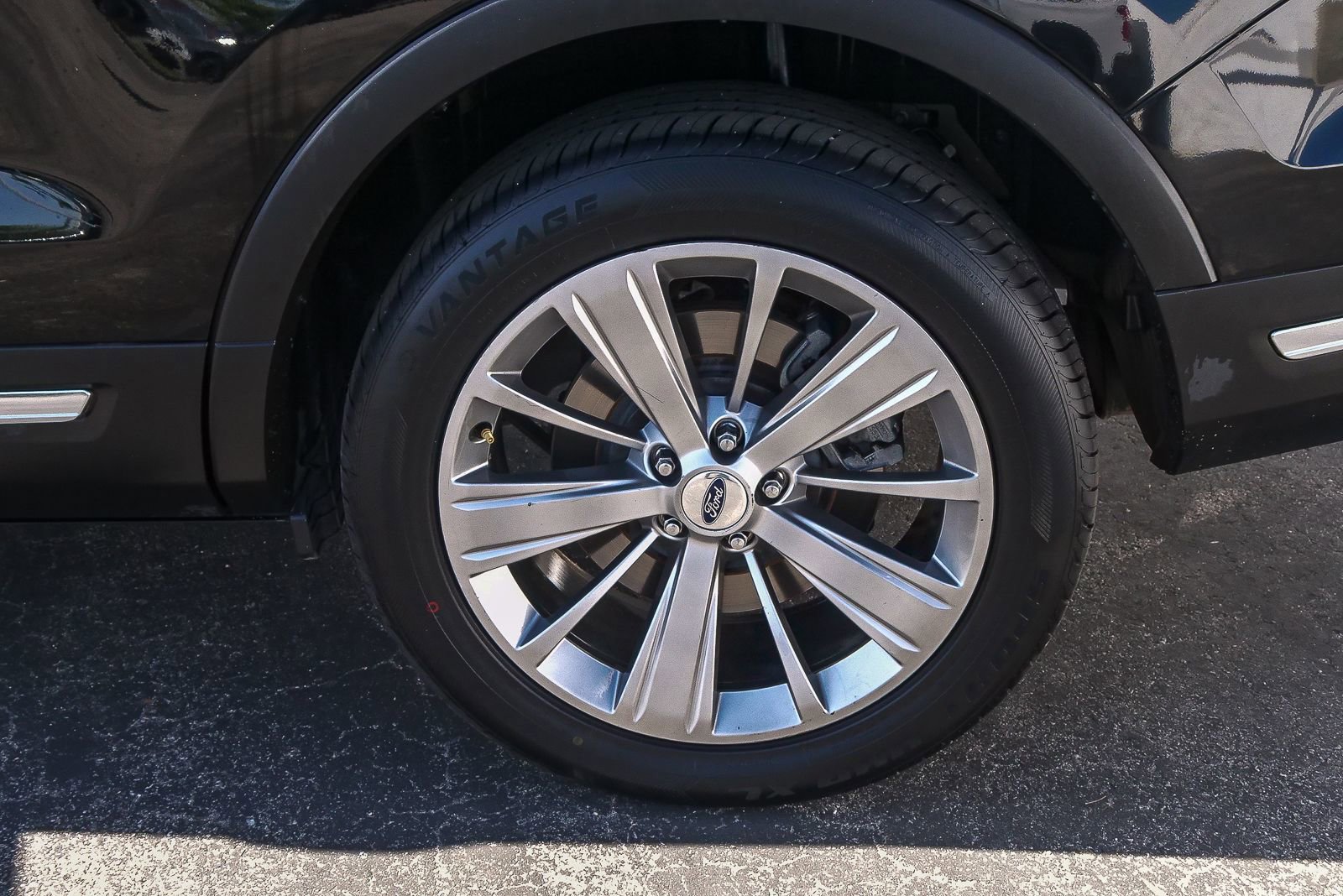 Used 2018 Ford Explorer Limited image 6