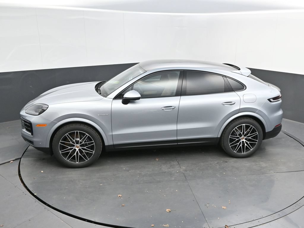 Certified 2026 Porsche Cayenne E-Hybrid Coupe AWD/4WD image 23