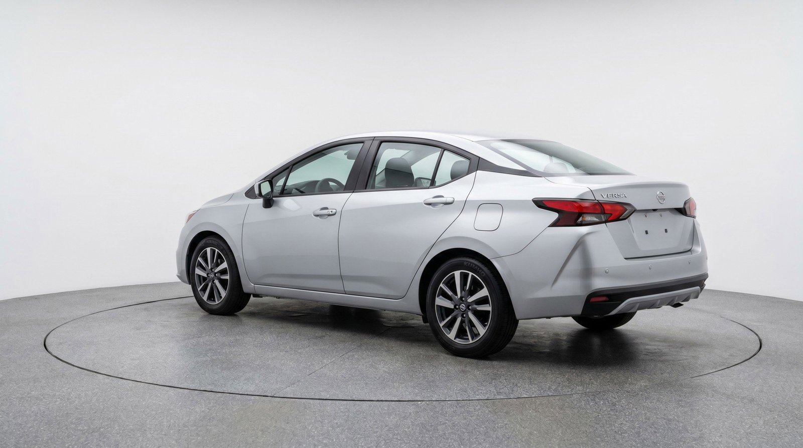 Used 2025 Nissan Versa SV image 6