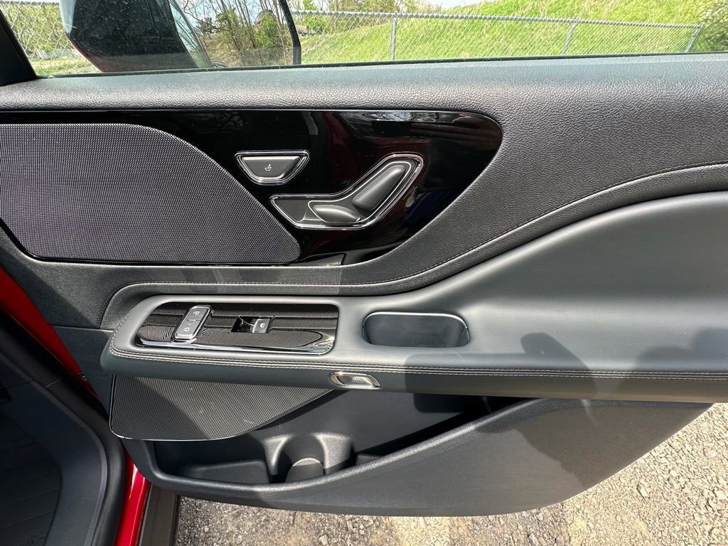 New 2026 Lincoln Aviator AWD w/ Jet Appearance Package image 24