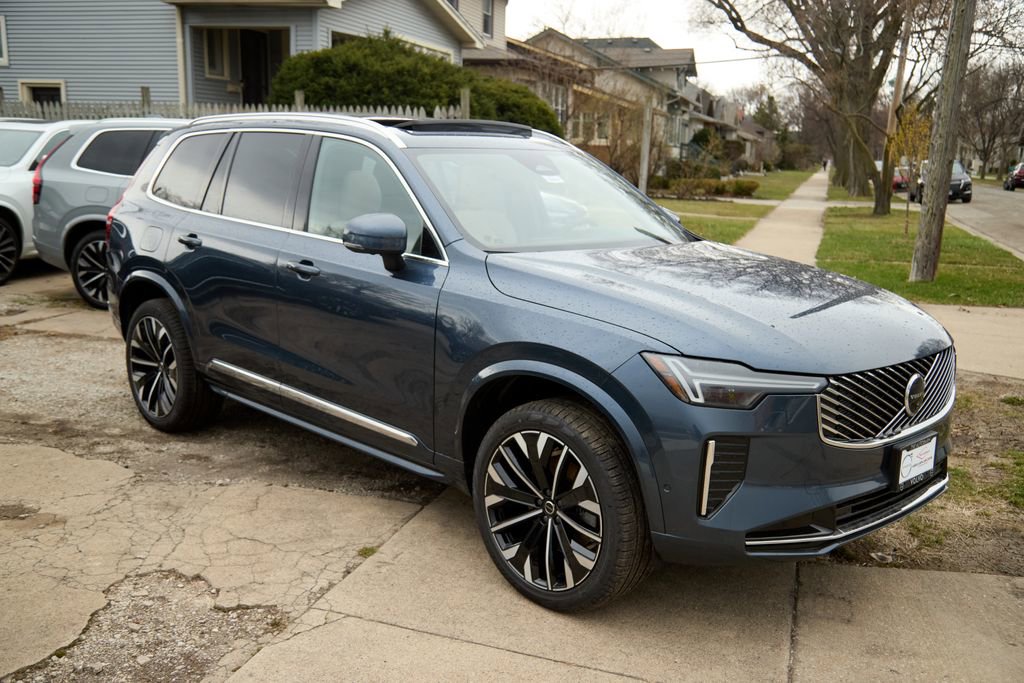 New 2026 Volvo XC90 B5 Plus w/ Protection Package image 4