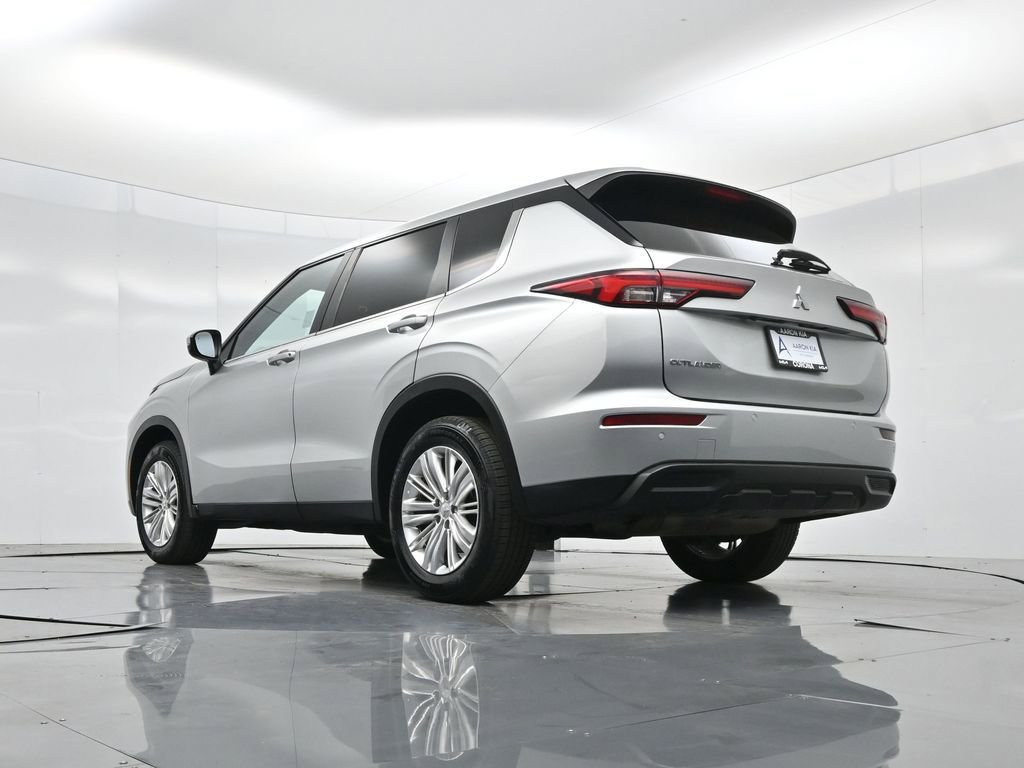 Used 2022 Mitsubishi Outlander ES image 42