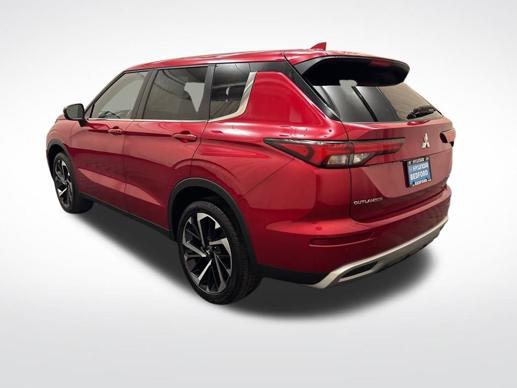 Used 2024 Mitsubishi Outlander SE image 8