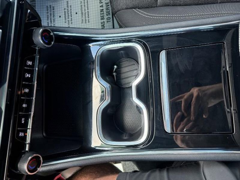 Used 2024 Chevrolet Traverse LS image 41