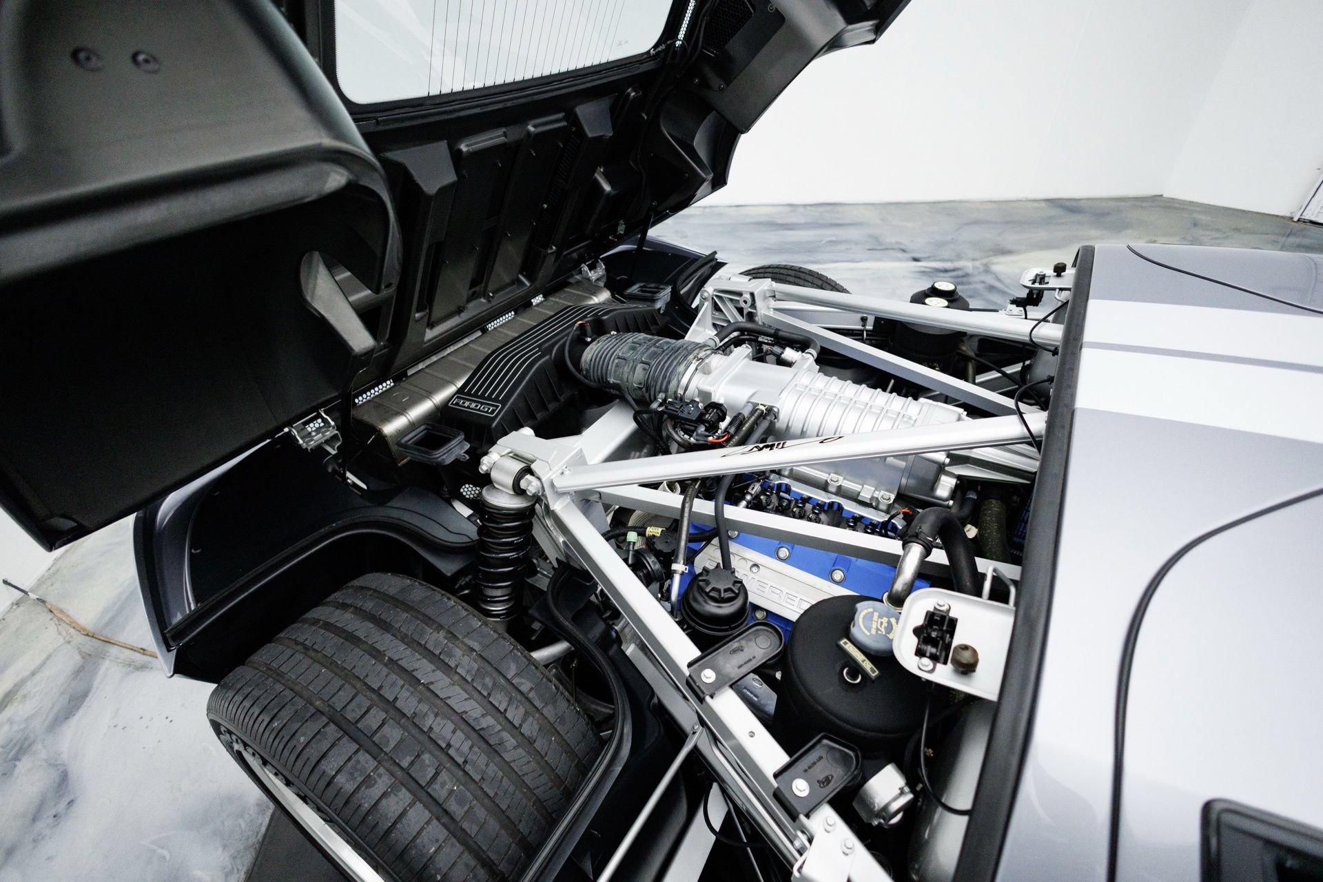 Used 2006 Ford GT RWD image 60