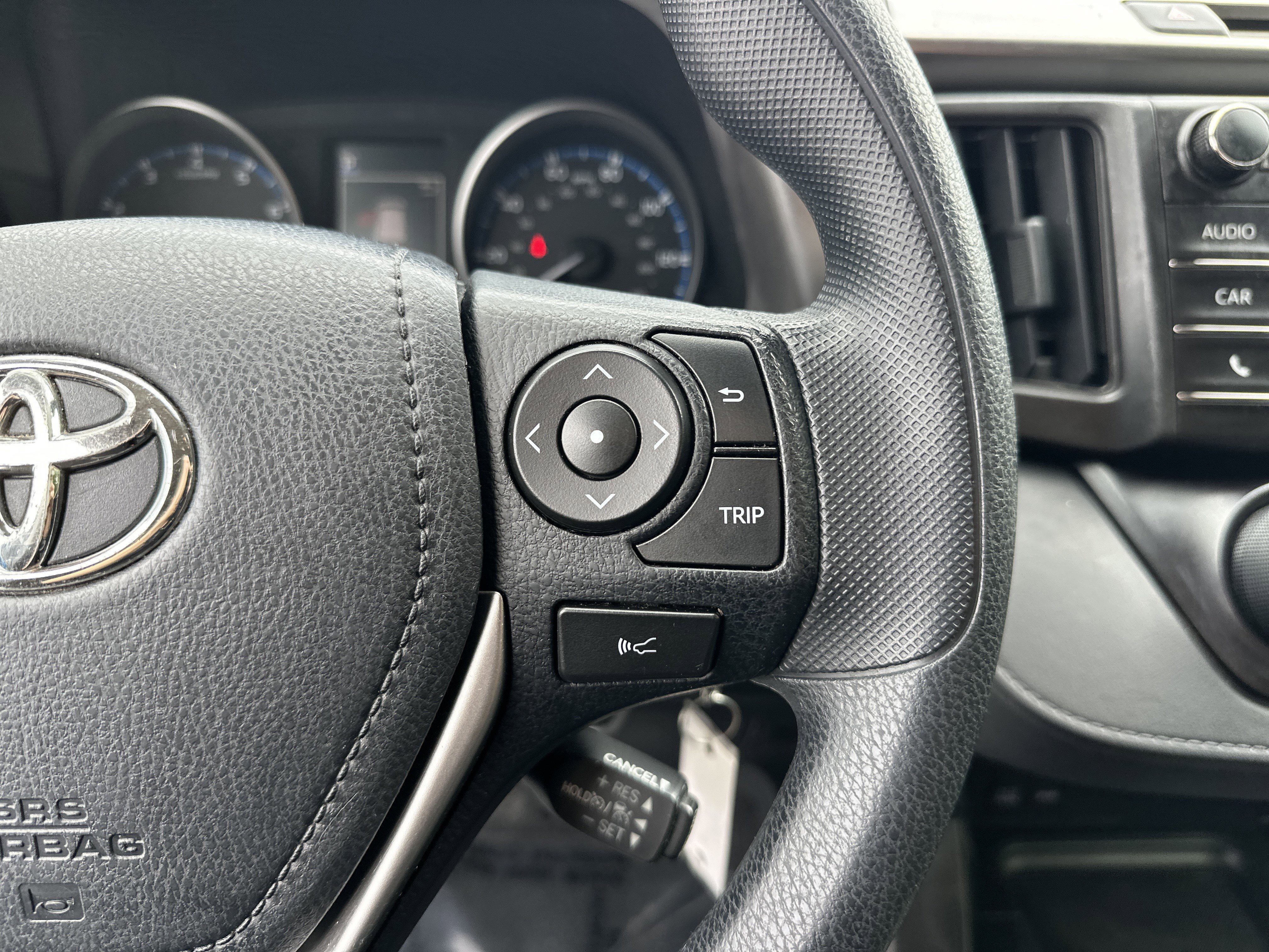 Used 2018 Toyota RAV4 LE FWD image 20