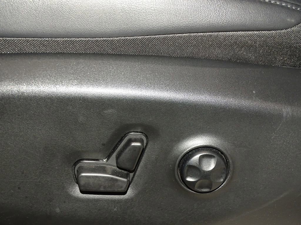 Used 2024 Chrysler Pacifica Touring-L image 20