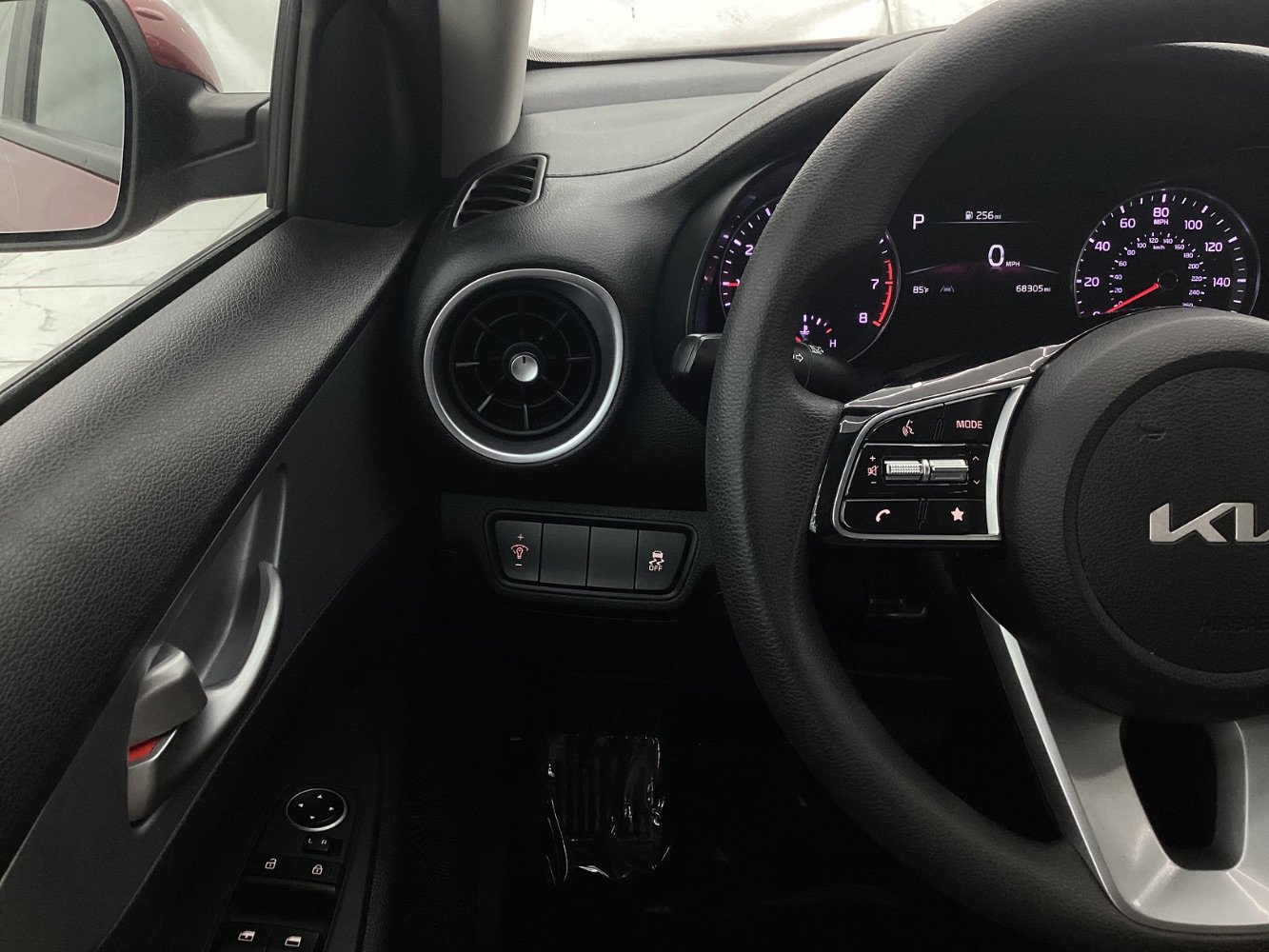 Used 2023 Kia Forte LXS image 31