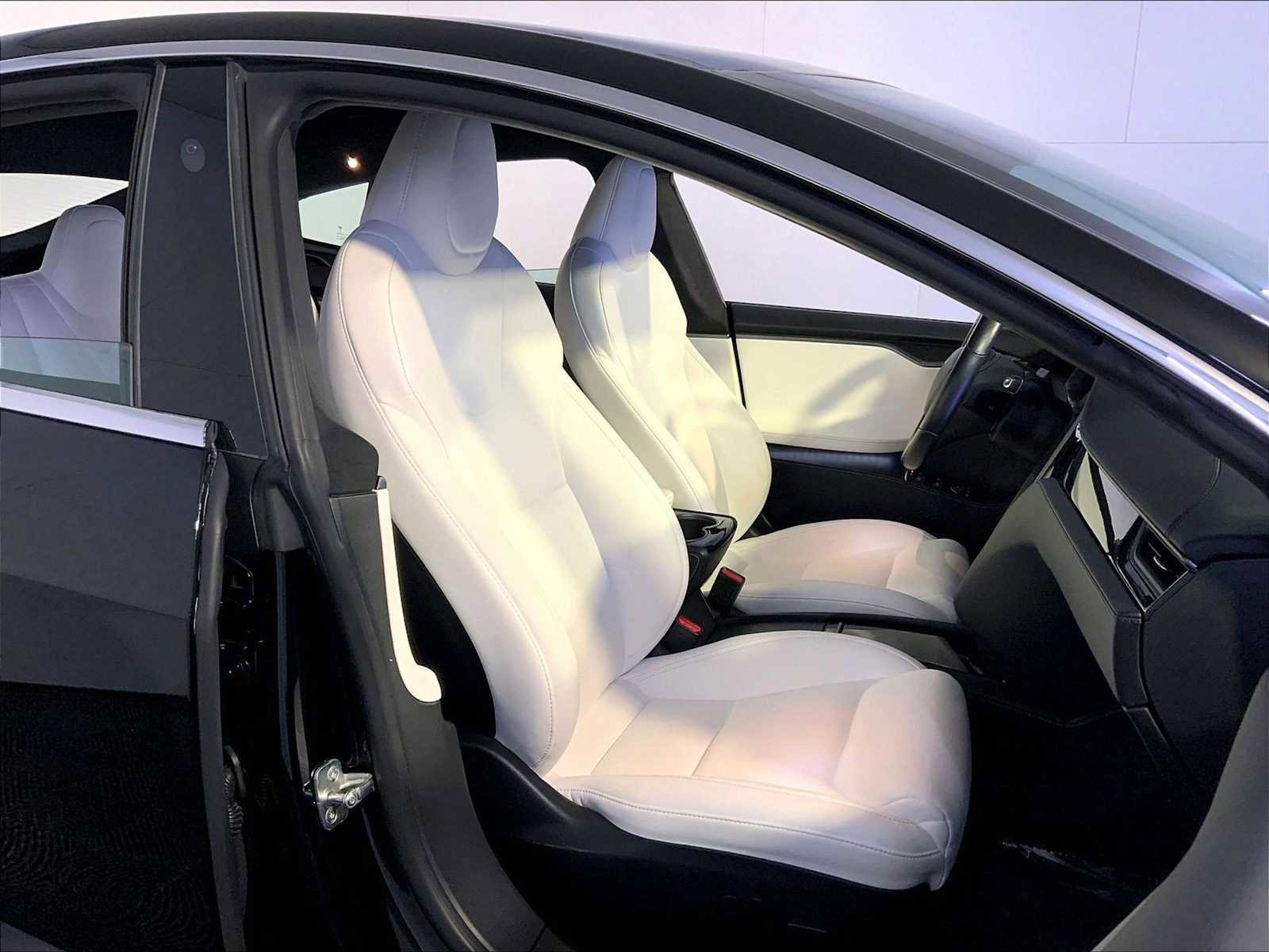 Used 2020 Tesla Model S Long Range Plus image 18