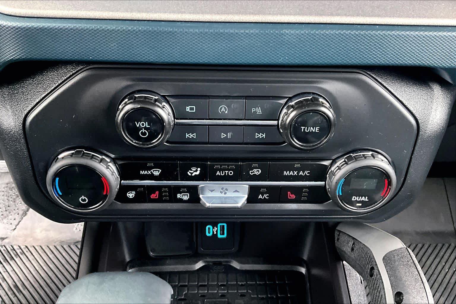 Used 2024 Ford Bronco Outer Banks AWD/4WD image 34