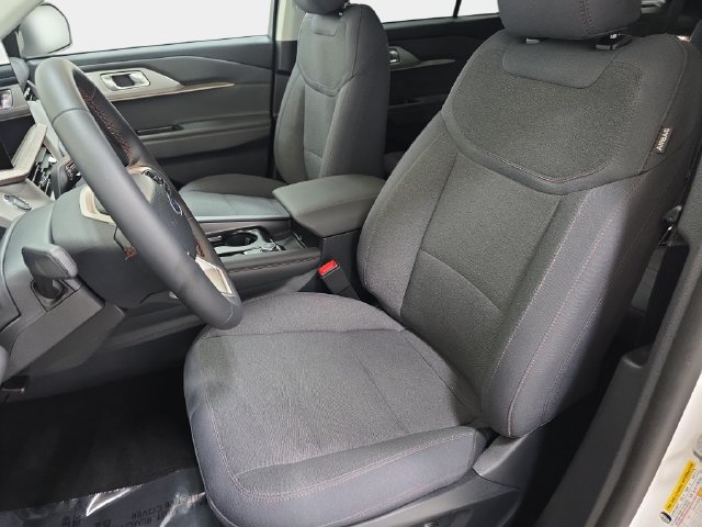 Used 2026 Ford Explorer Active AWD/4WD image 13