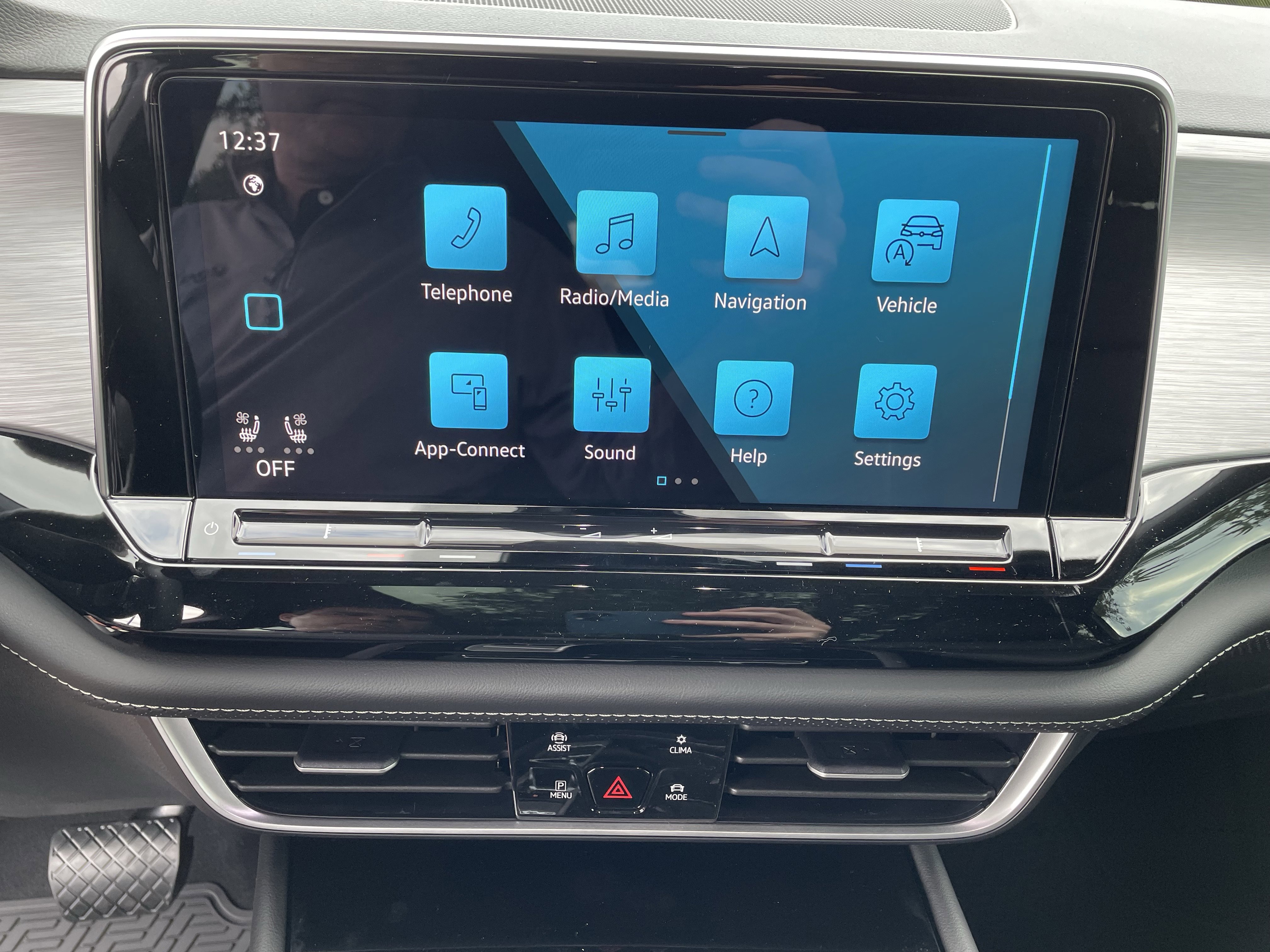 New 2026 Volkswagen Atlas Cross Sport SE image 19