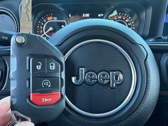Used 2024 Jeep Wrangler Unlimited Rubicon w/ Technology Group image 59