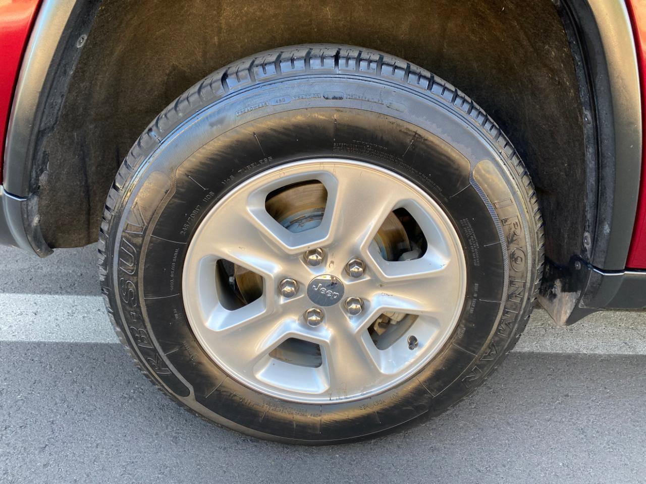 Used 2016 Jeep Grand Cherokee Laredo image 25