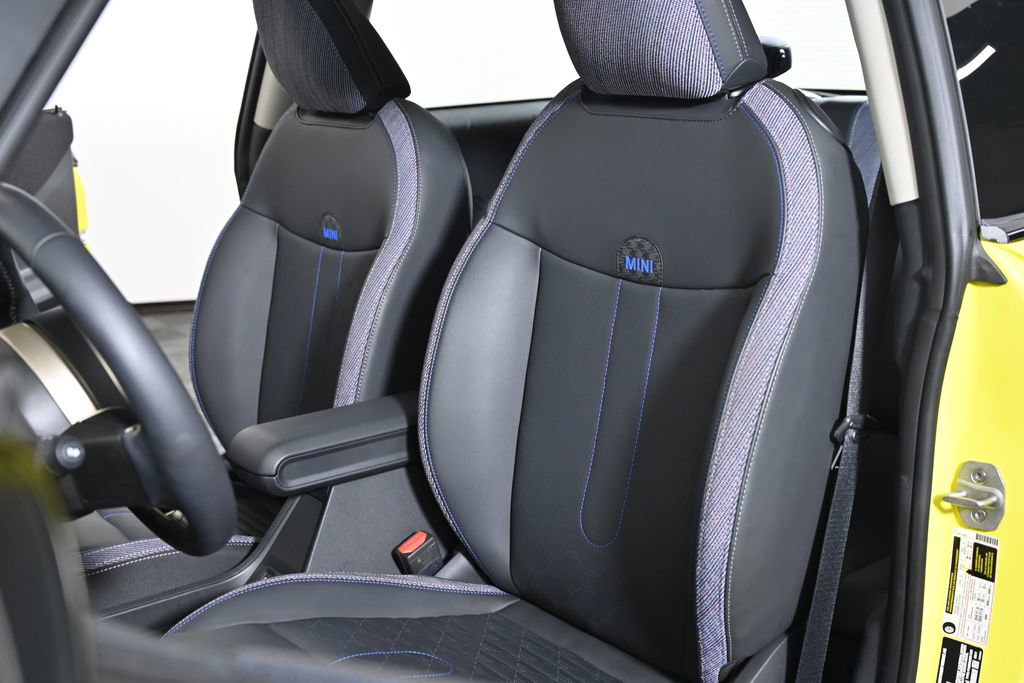 Certified 2025 MINI Cooper 2-Door Hardtop image 18