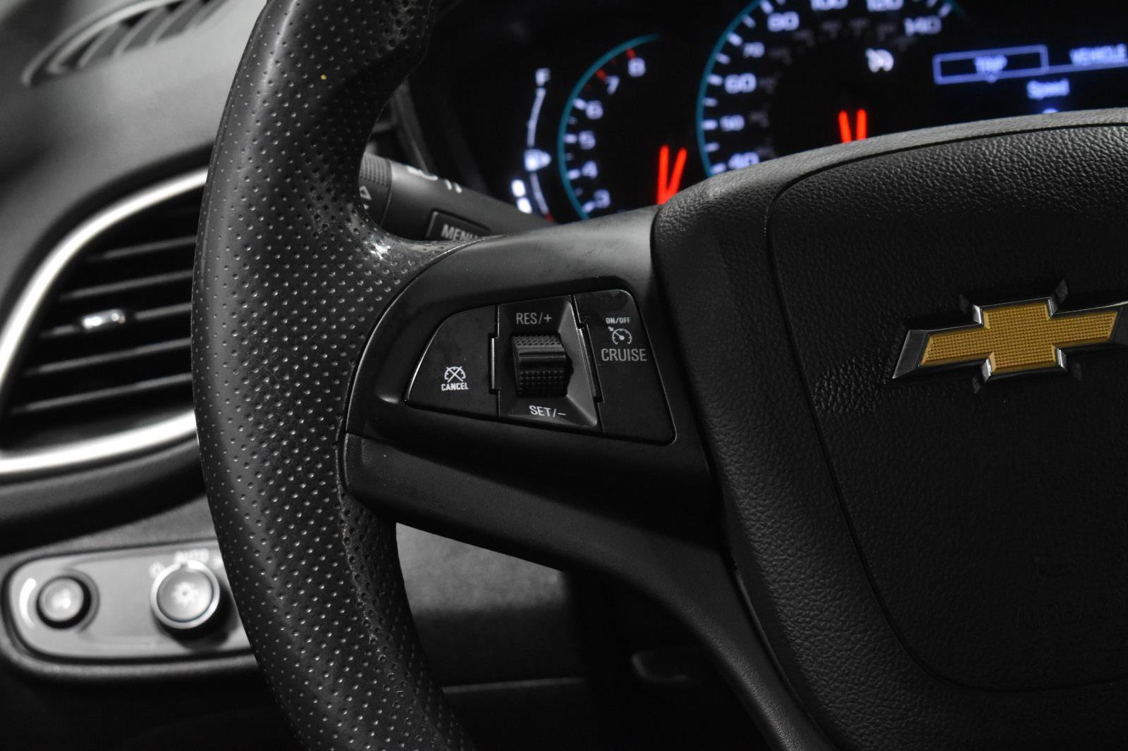 Used 2020 Chevrolet Trax LT FWD image 9