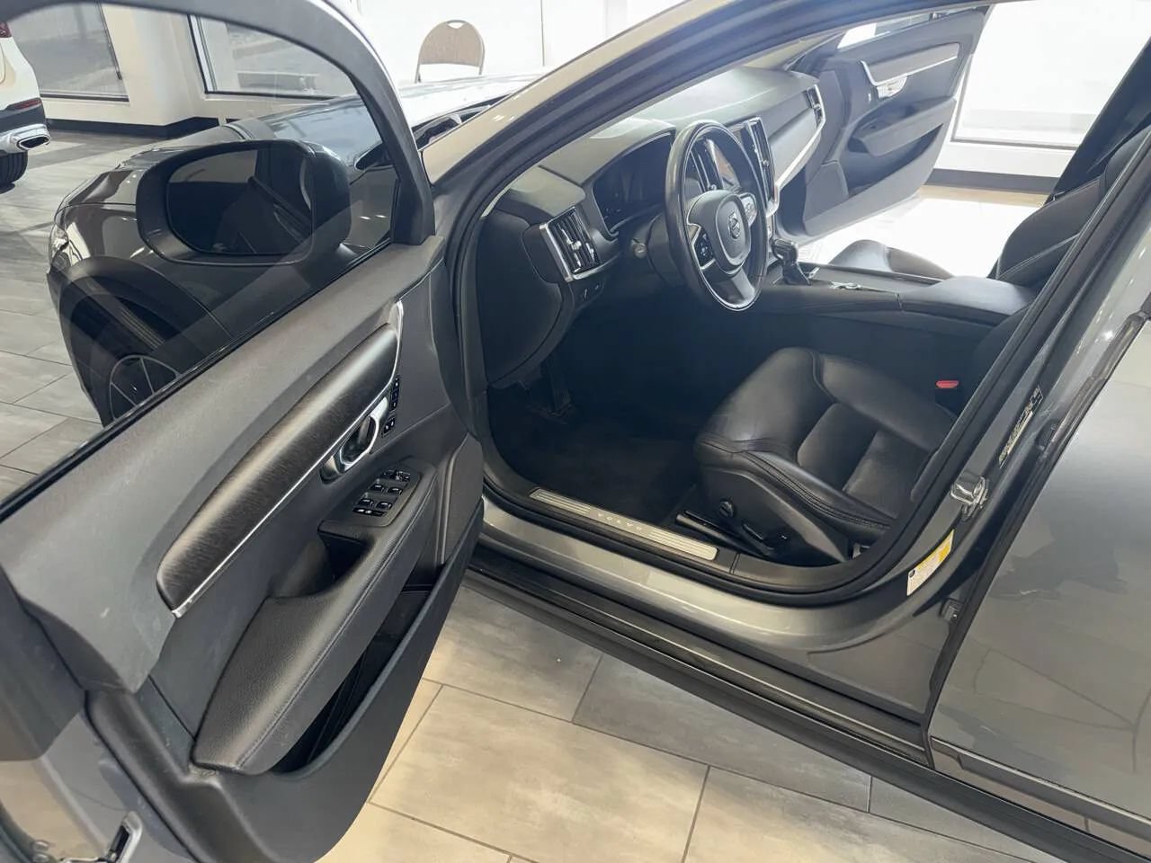 Used 2020 Volvo V90 T6 Cross Country AWD/4WD image 19