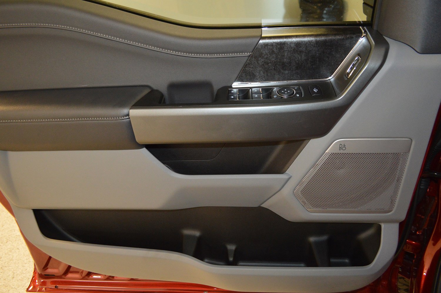 New 2025 Ford F250 XLT w/ Black Appearance Package image 15