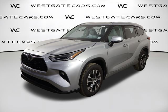 Used 2021 Toyota Highlander XLE image 1