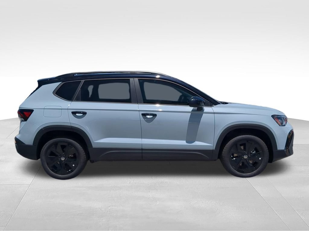 New 2026 Volkswagen Taos SE FWD image 3