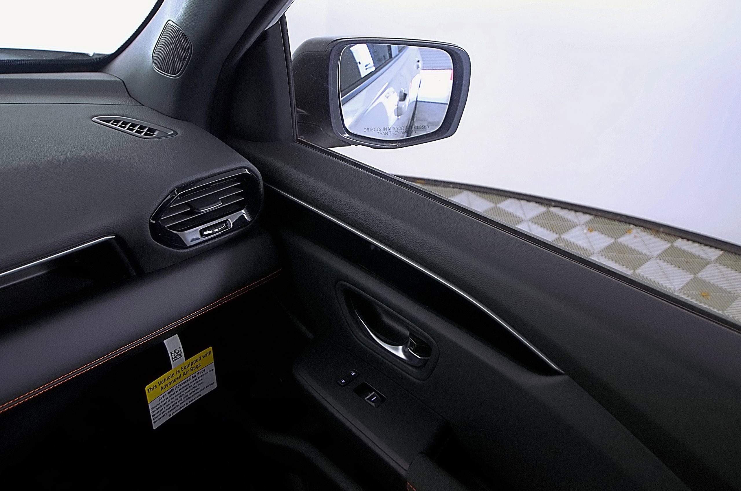 Used 2025 Honda Pilot Sport image 19