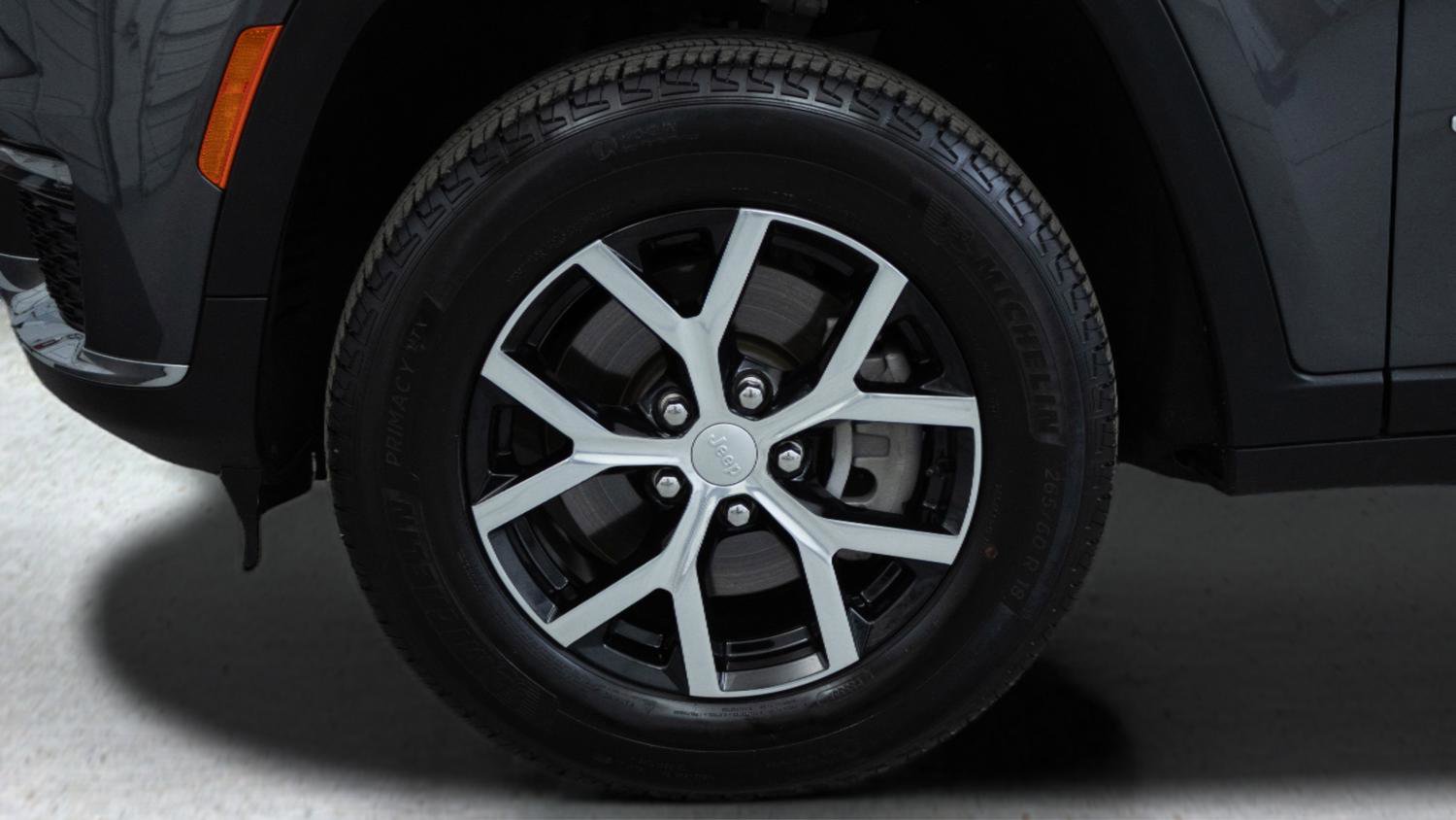 Used 2024 Jeep Grand Cherokee L Limited AWD/4WD image 9