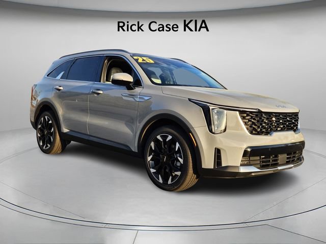 Used 2025 Kia Sorento EX w/ Panoramic Sunroof Package image 8