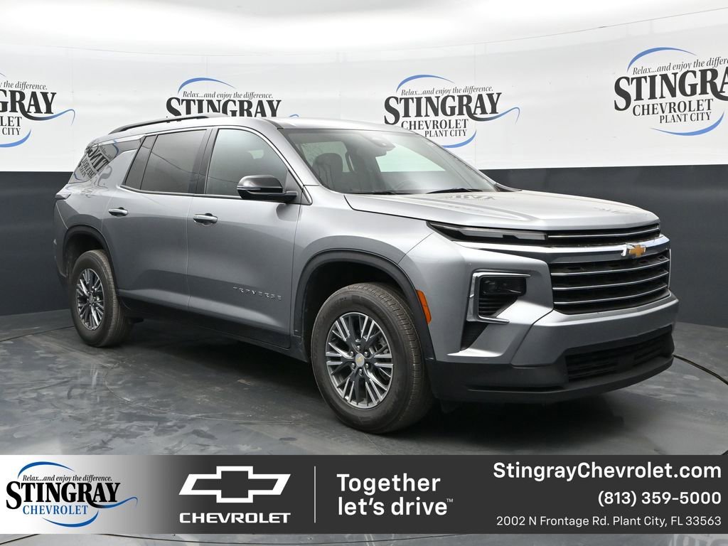 Used 2025 Chevrolet Traverse LT