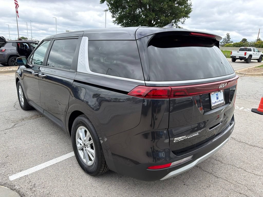 Used 2022 Kia Carnival LX FWD image 5